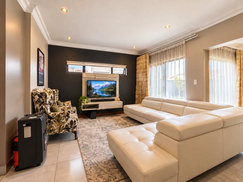 3 Bedroom Property for Sale in Gateway Manor North West